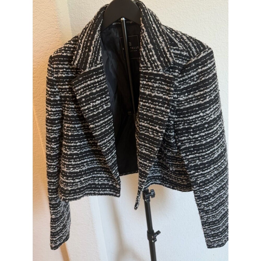 Bagatelle Collection Cropped Black & White Bouclé Blazer S/P